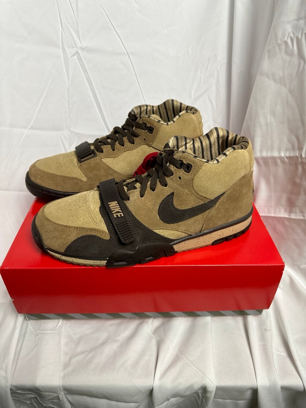 NIKE AIR TRAINER 1 SIZE 9.5